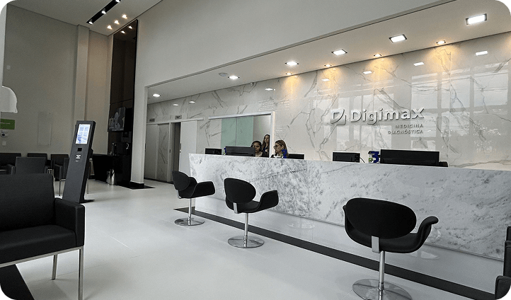 Recepção da clínica Digimax construída pela Q.Obra